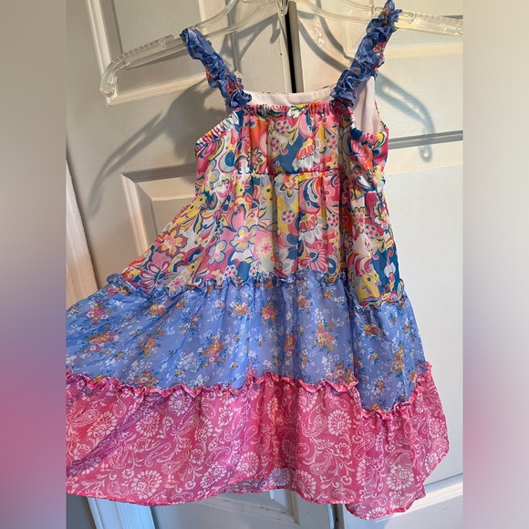 ADORABLE 💙🩷 Tiered, Floral Girls Dress, Ruffle Straps, Lined in White - Picture 8 of 9